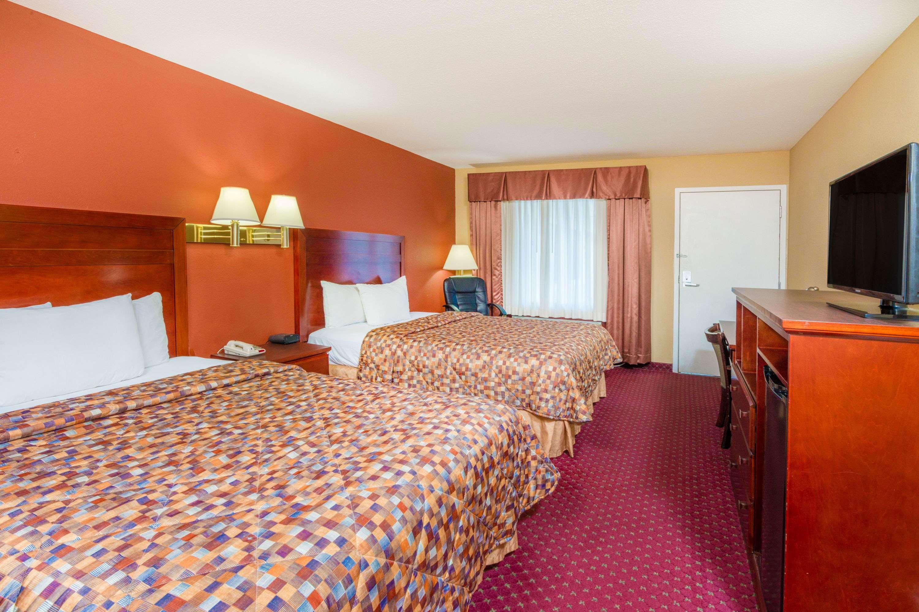 Days Inn By Wyndham St. Robert Waynesville/Ft. Leonard Wood Exterior photo