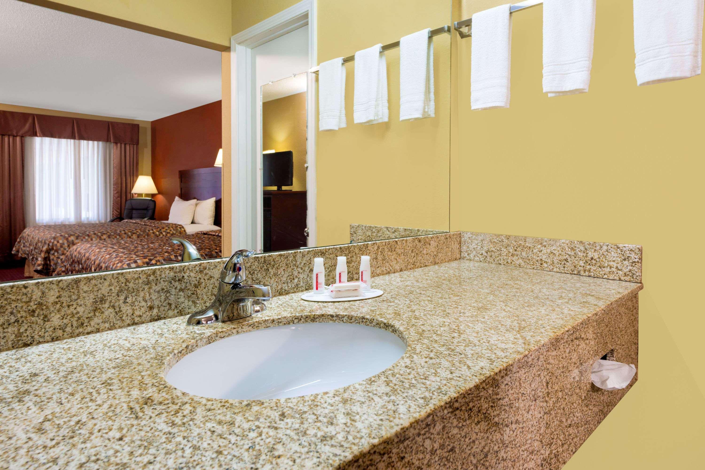 Days Inn By Wyndham St. Robert Waynesville/Ft. Leonard Wood Exterior photo