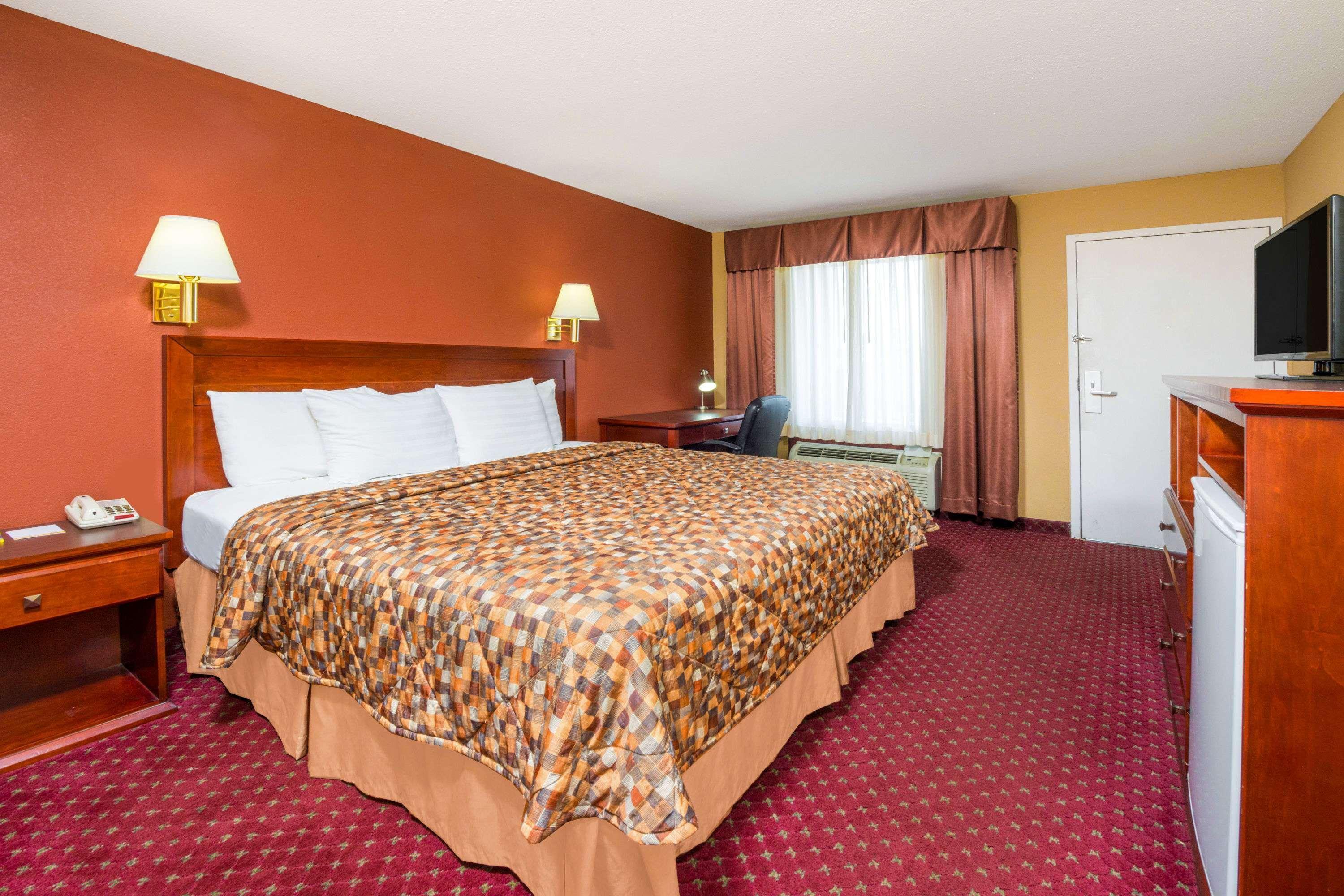 Days Inn By Wyndham St. Robert Waynesville/Ft. Leonard Wood Exterior photo